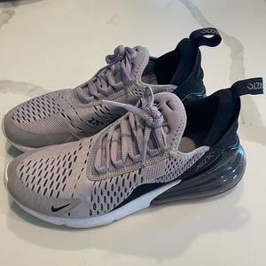 AIRMAX 270 (Woman’s Size 7)